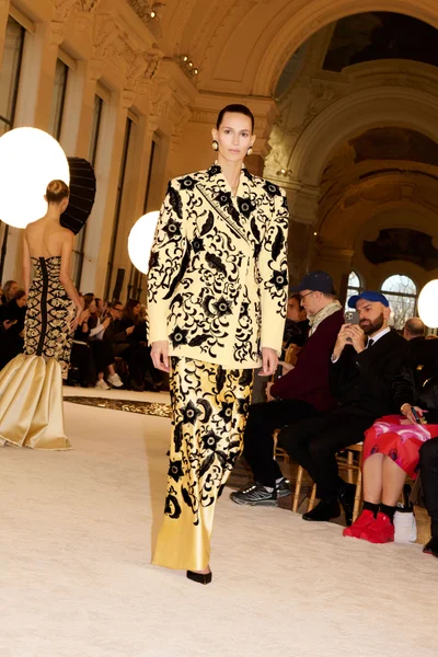 Look 13
